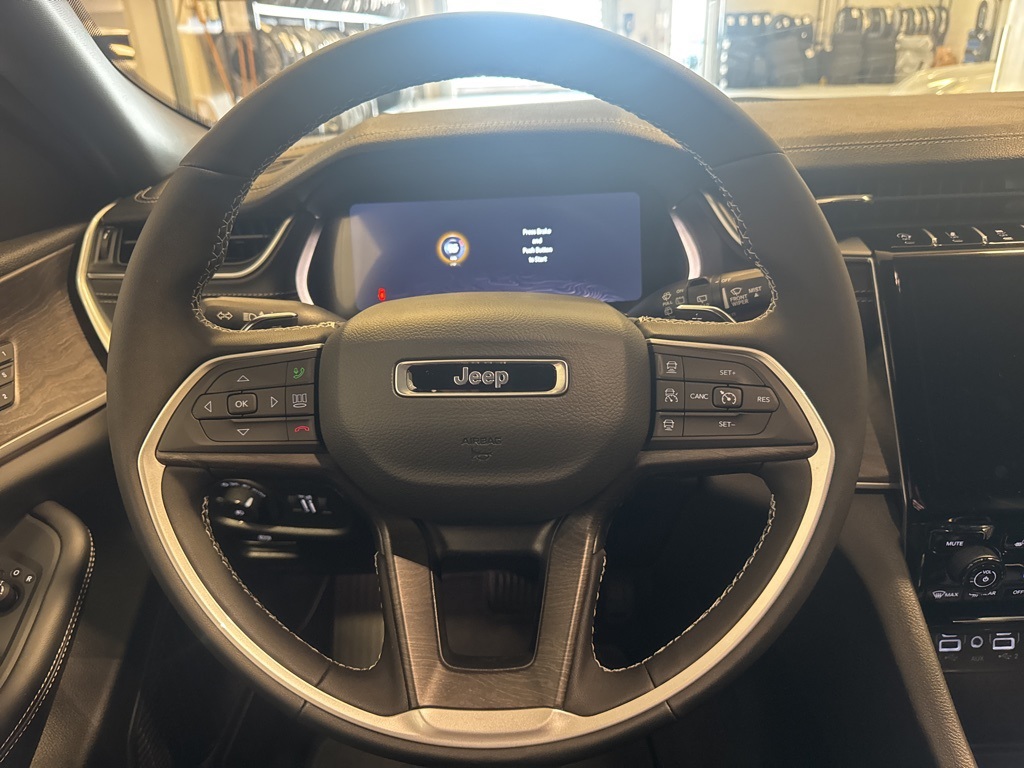 new 2025 Jeep Grand Cherokee car, priced at $50,485