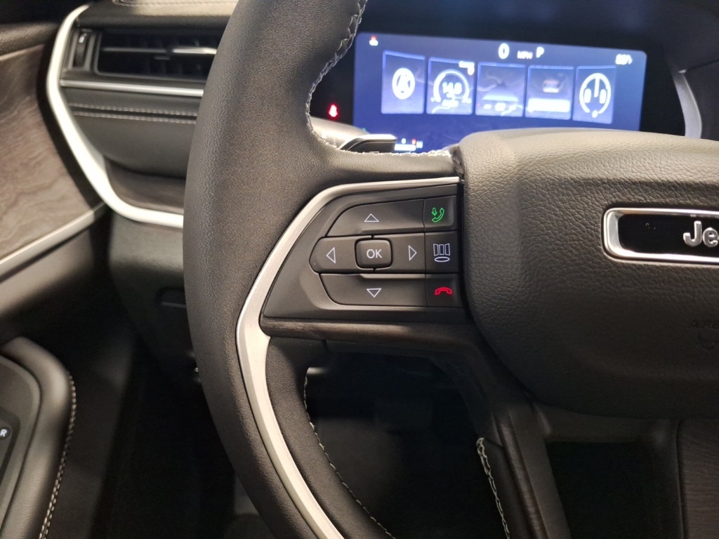 new 2025 Jeep Grand Cherokee car, priced at $50,485