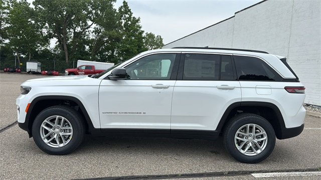 new 2025 Jeep Grand Cherokee car, priced at $42,318