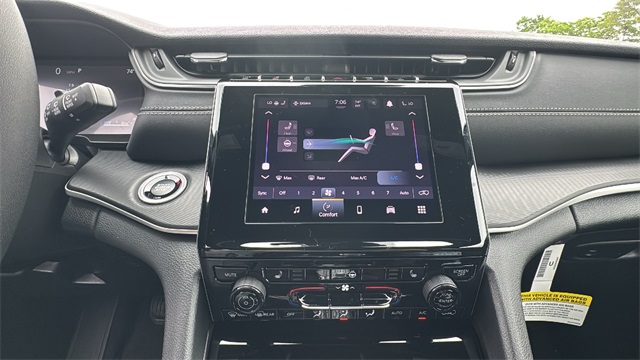 new 2025 Jeep Grand Cherokee car, priced at $42,318