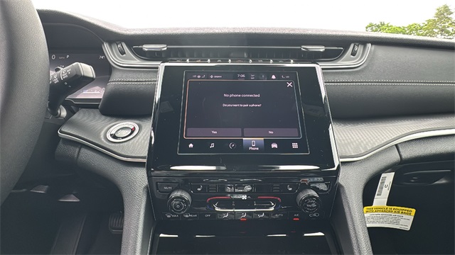 new 2025 Jeep Grand Cherokee car, priced at $42,318