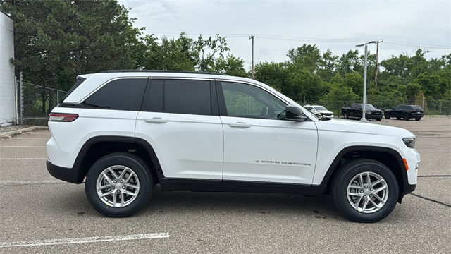 new 2025 Jeep Grand Cherokee car, priced at $42,318