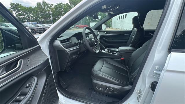 new 2025 Jeep Grand Cherokee car, priced at $44,494