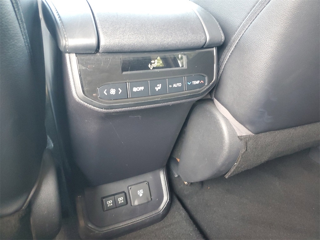 used 2020 Toyota Highlander car, priced at $31,998