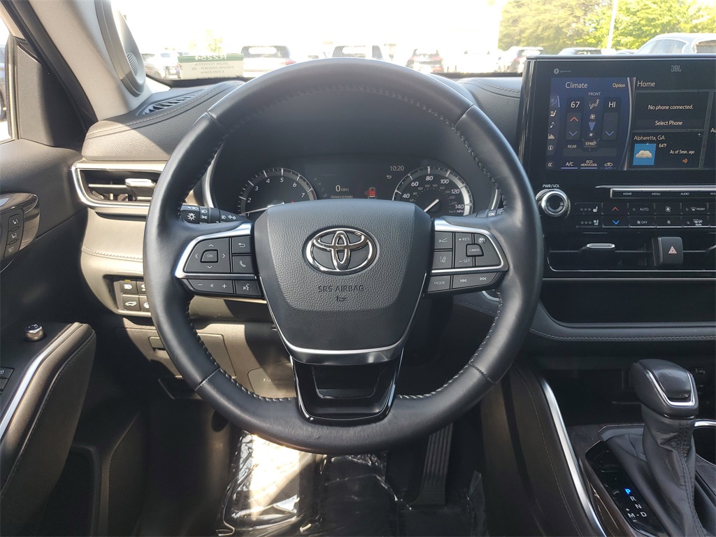 used 2020 Toyota Highlander car, priced at $31,998