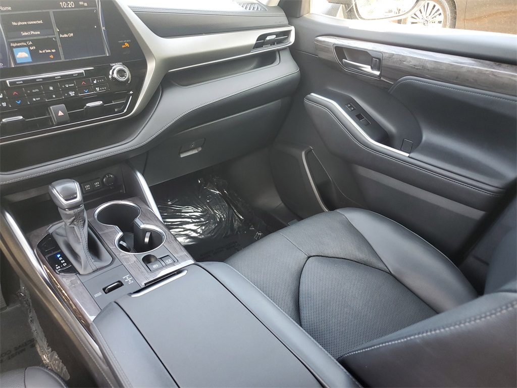 used 2020 Toyota Highlander car, priced at $31,998