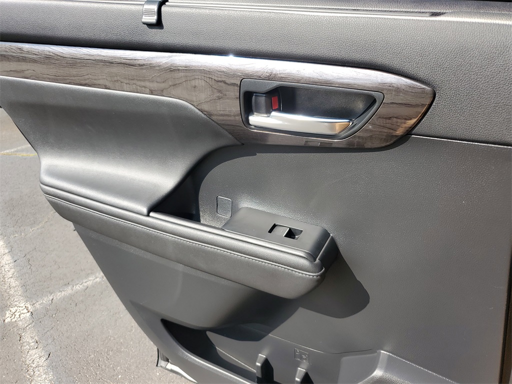 used 2020 Toyota Highlander car, priced at $31,998
