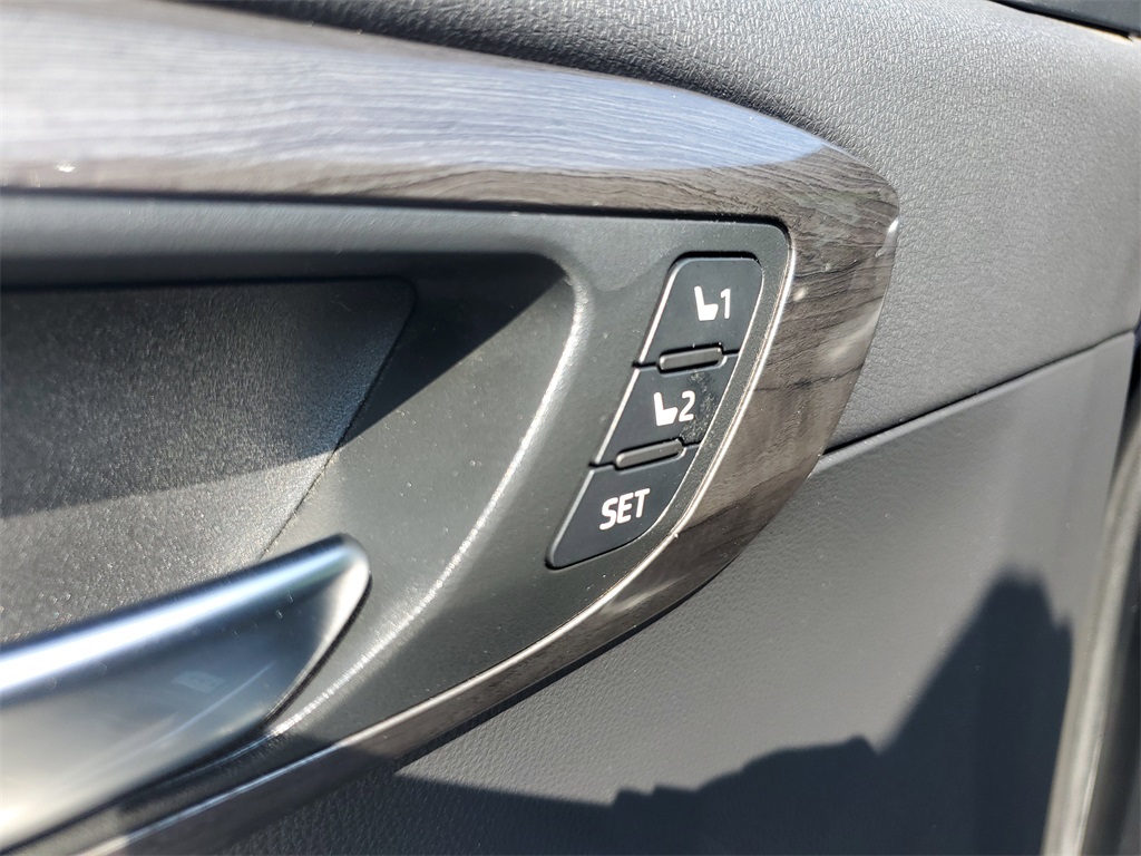 used 2020 Toyota Highlander car, priced at $31,998