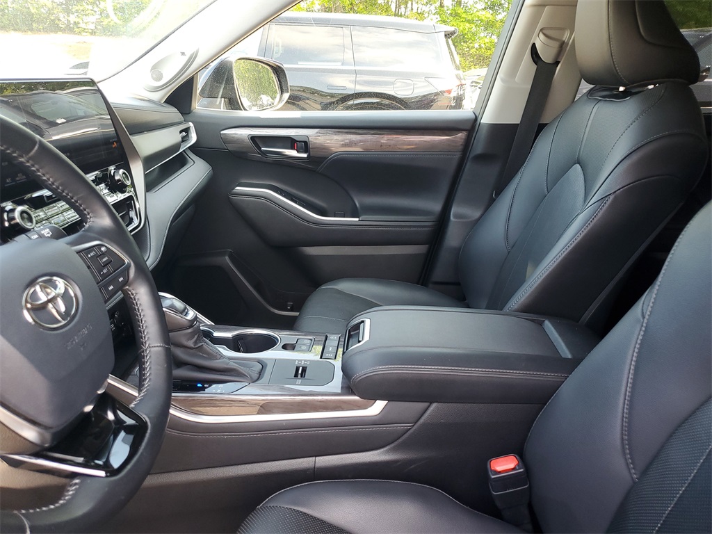 used 2020 Toyota Highlander car, priced at $31,998