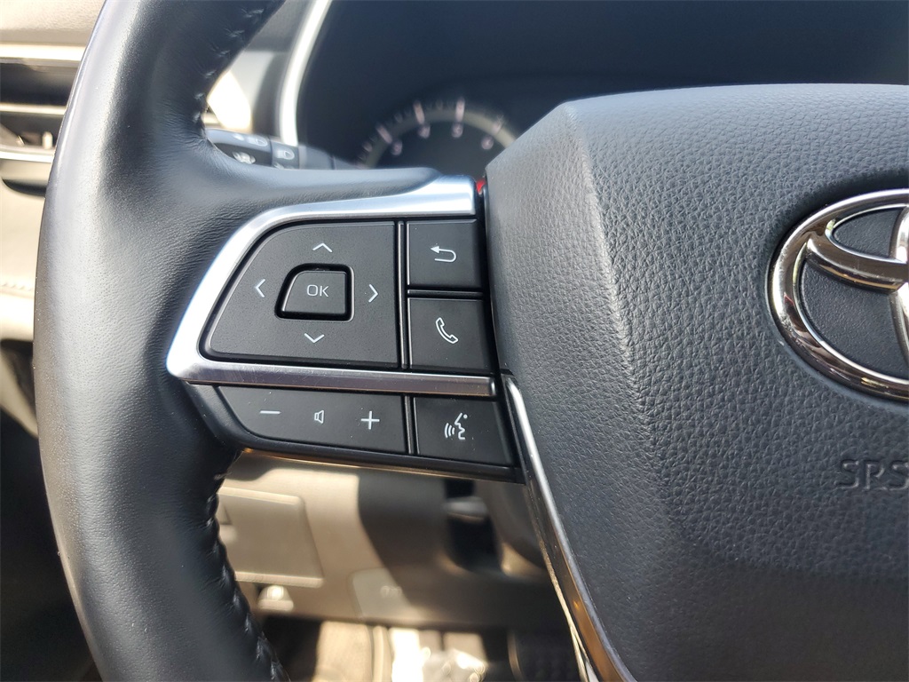 used 2020 Toyota Highlander car, priced at $31,998