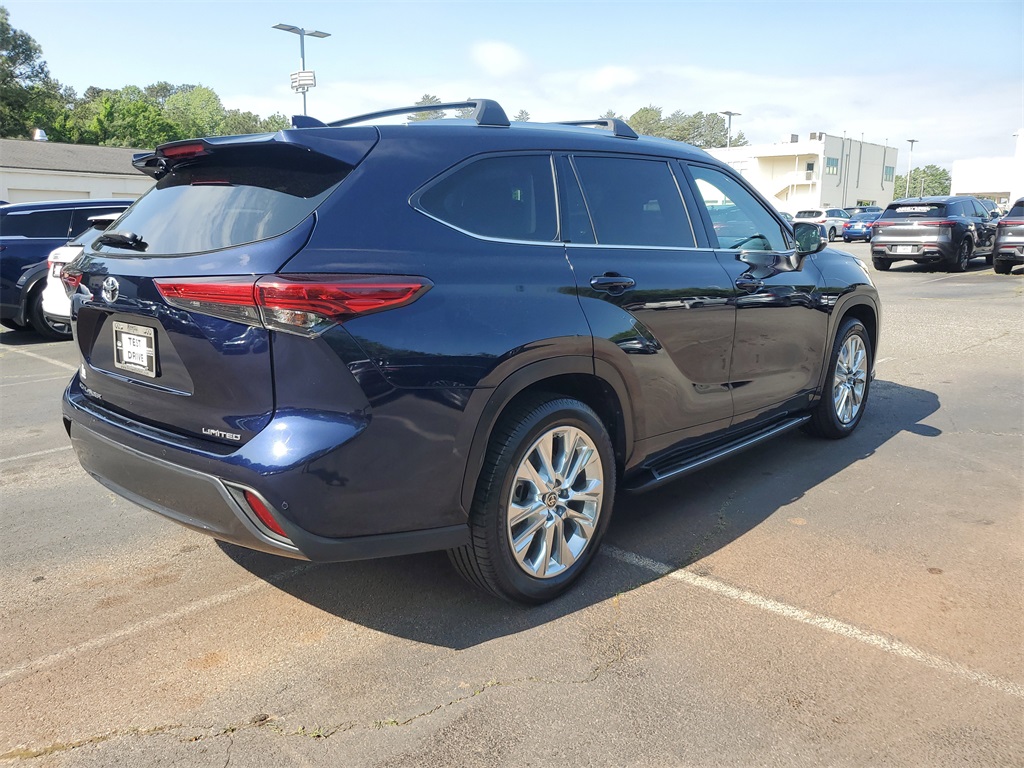 used 2020 Toyota Highlander car, priced at $31,998