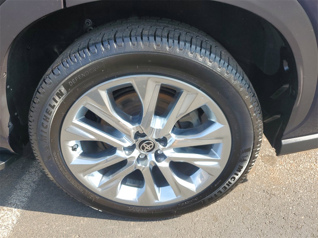 used 2020 Toyota Highlander car, priced at $31,998