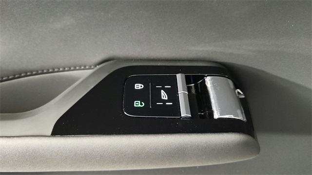 new 2025 Volvo EX90 car, priced at $93,225