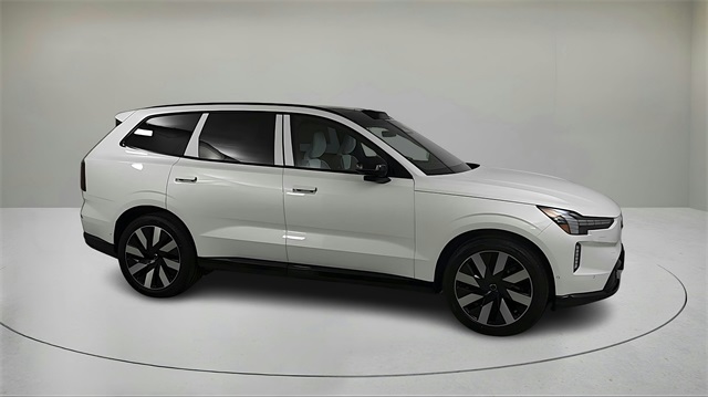new 2025 Volvo EX90 car, priced at $93,225