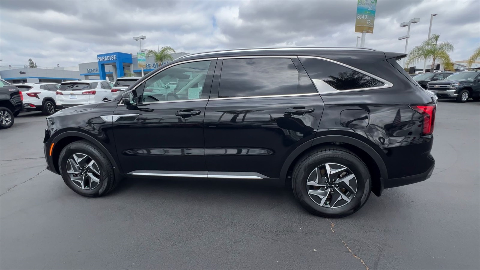 used 2023 Kia Sorento Hybrid car, priced at $26,493
