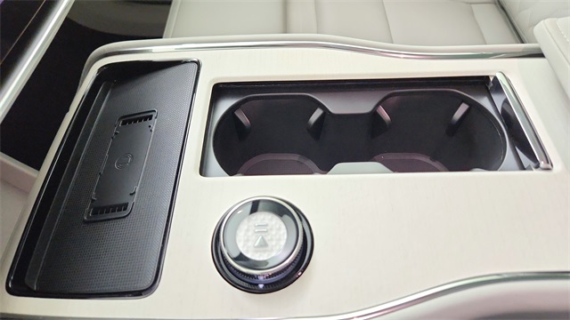 new 2025 Volvo EX90 car, priced at $85,395