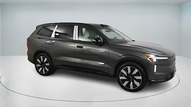 new 2025 Volvo EX90 car, priced at $85,395