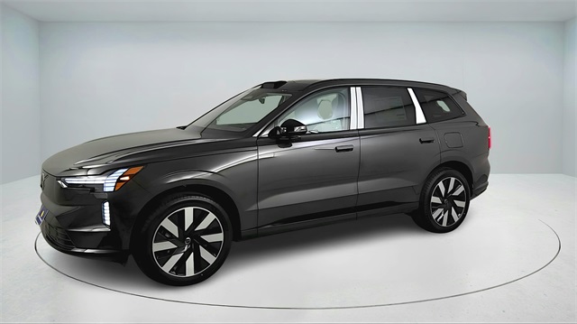 new 2025 Volvo EX90 car, priced at $85,395
