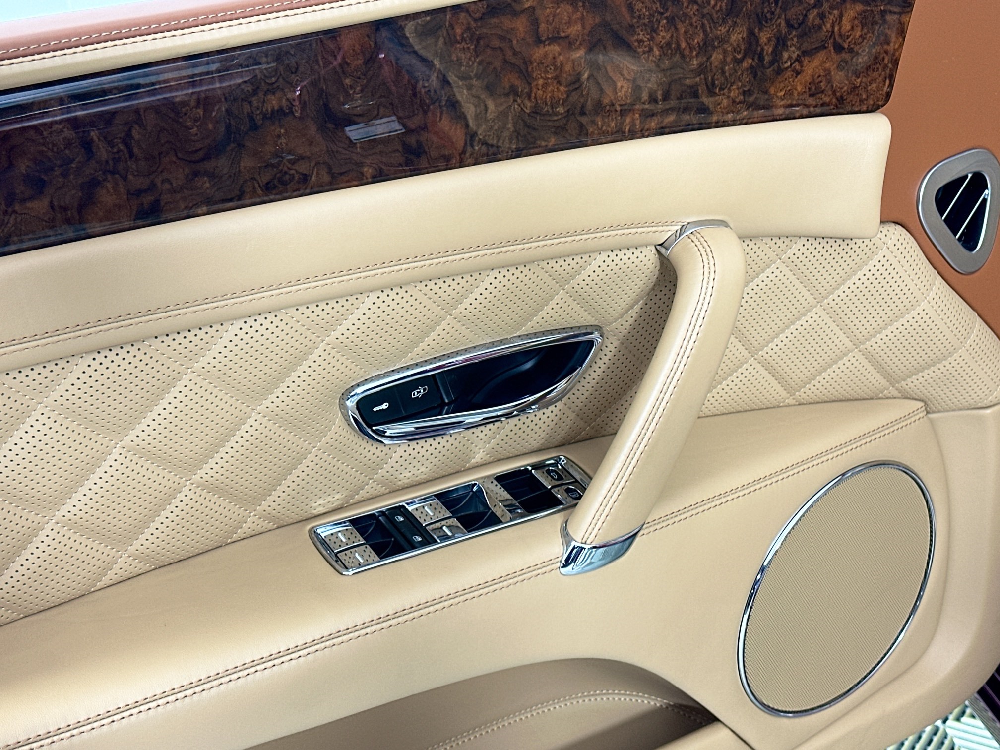used 2018 Bentley Flying Spur car, priced at $114,999