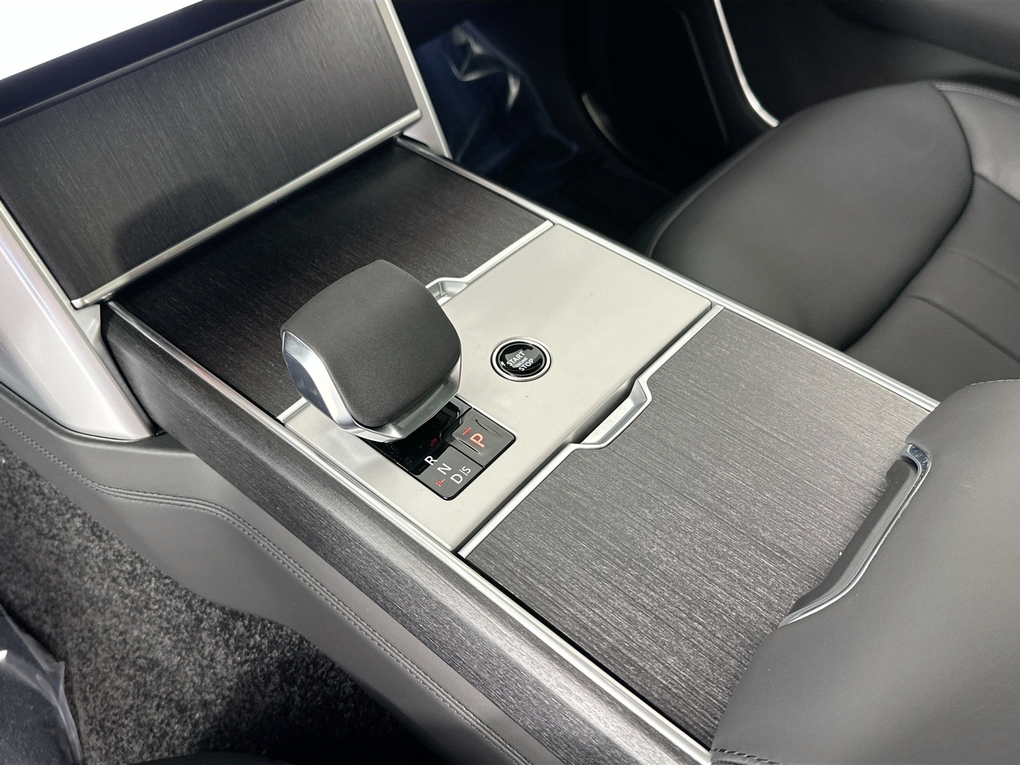 new 2025 Land Rover Range Rover car, priced at $124,640