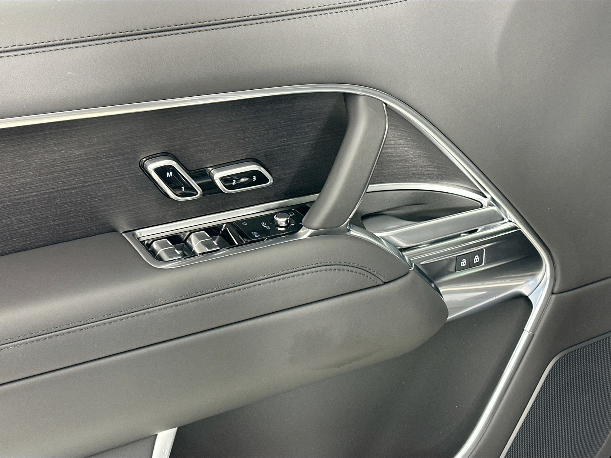 new 2025 Land Rover Range Rover car, priced at $124,640
