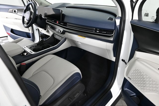 new 2025 Kia Carnival car, priced at $50,671