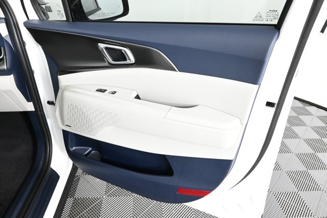 new 2025 Kia Carnival car, priced at $50,671