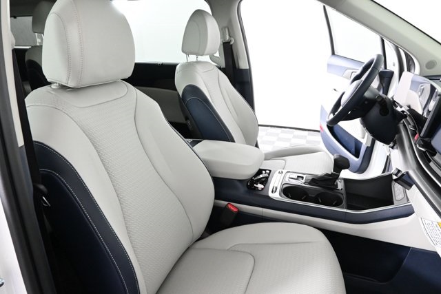 new 2025 Kia Carnival car, priced at $50,671