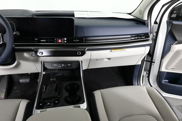 new 2025 Kia Carnival car, priced at $50,671