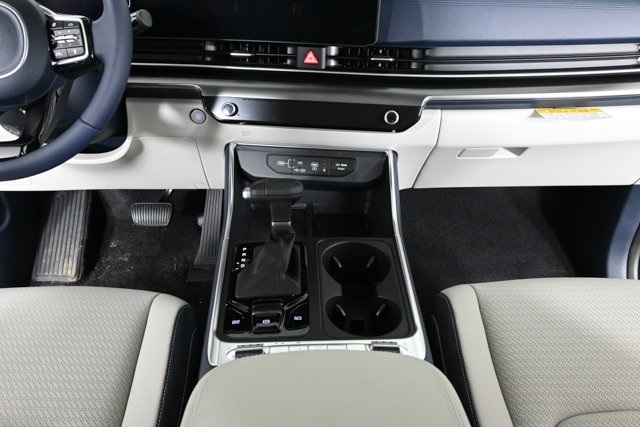 new 2025 Kia Carnival car, priced at $50,671