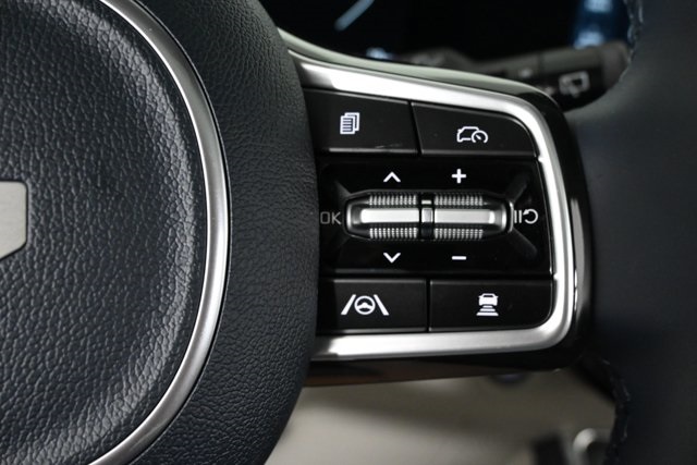 new 2025 Kia Carnival car, priced at $50,671