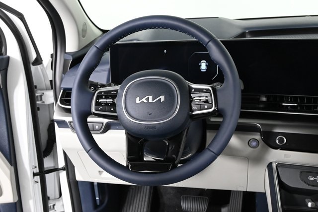 new 2025 Kia Carnival car, priced at $50,671