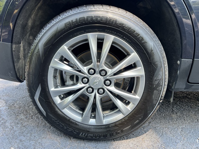 used 2022 Cadillac XT5 car, priced at $29,000