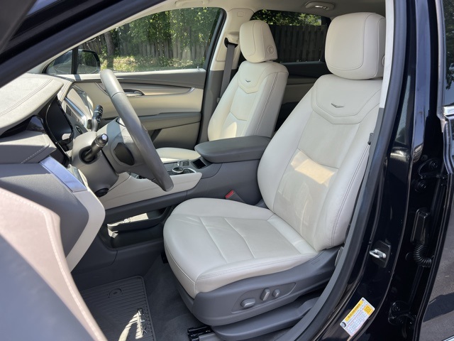 used 2022 Cadillac XT5 car, priced at $29,000