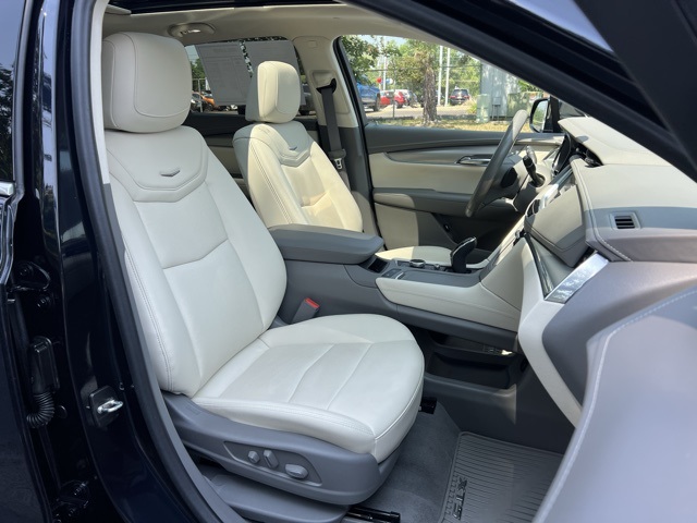 used 2022 Cadillac XT5 car, priced at $29,000