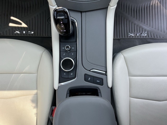 used 2022 Cadillac XT5 car, priced at $29,000