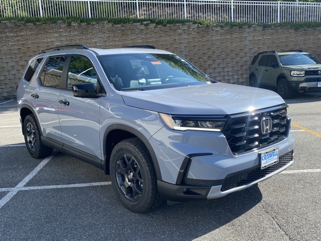 new 2025 Honda Pilot car, priced at $47,718