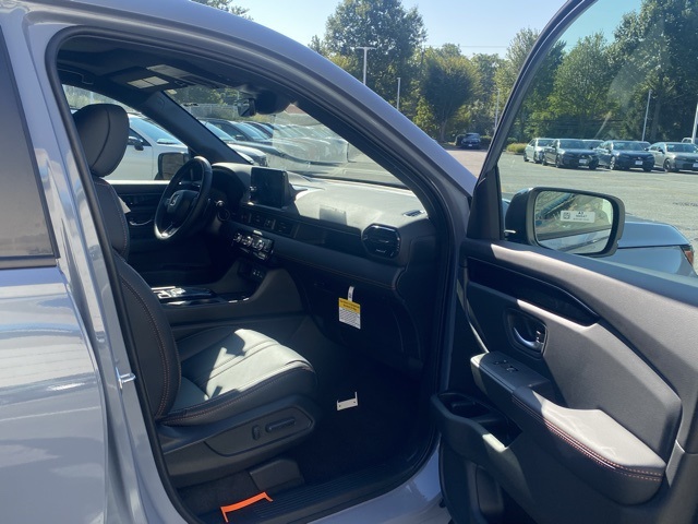 new 2025 Honda Pilot car, priced at $47,718