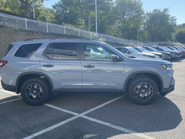 new 2025 Honda Pilot car, priced at $47,718