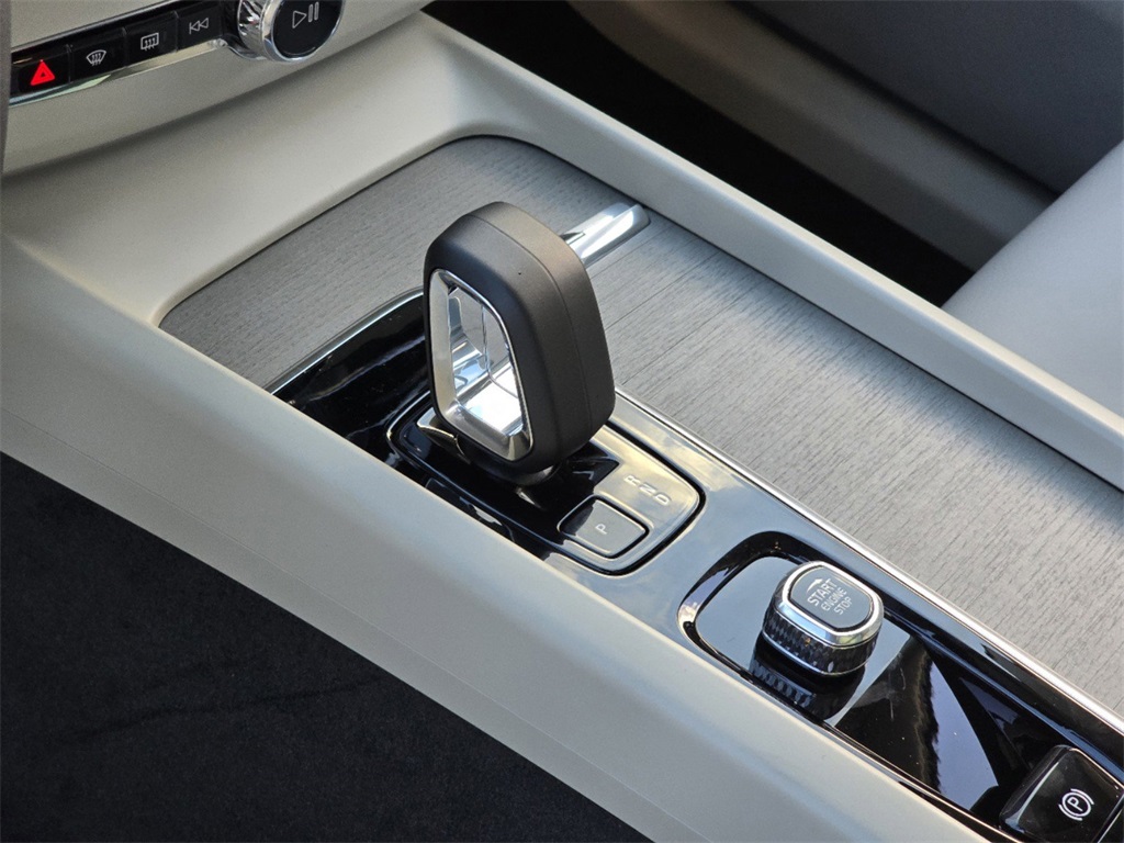 new 2025 Volvo XC60 car, priced at $51,165