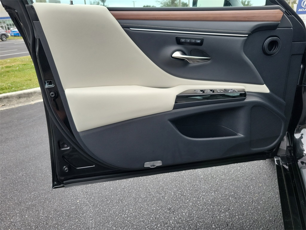 new 2025 Lexus ES car, priced at $47,854
