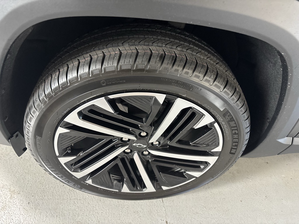 new 2026 Chevrolet Equinox car, priced at $37,020