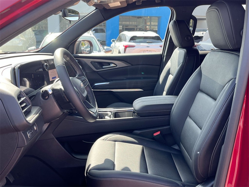 new 2025 Chevrolet Traverse car, priced at $44,115