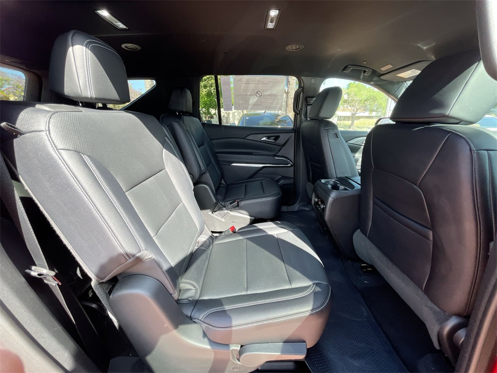 new 2025 Chevrolet Traverse car, priced at $44,115