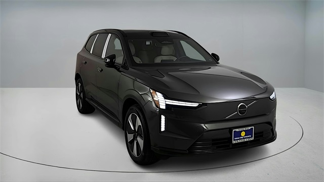 new 2025 Volvo EX90 car, priced at $86,290