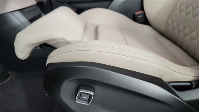 new 2025 Volvo EX90 car, priced at $86,290