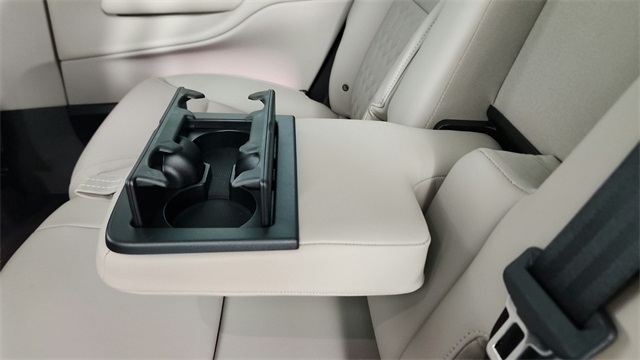 new 2025 Volvo EX90 car, priced at $86,290