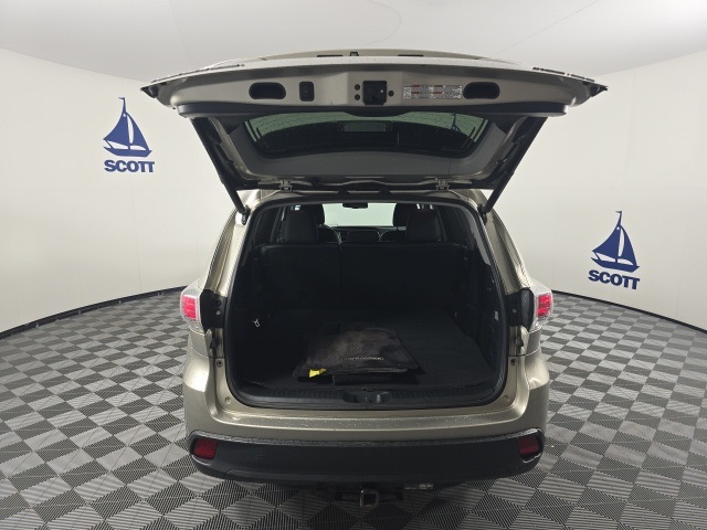 used 2016 Toyota Highlander car, priced at $14,922