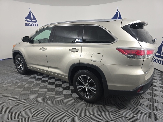 used 2016 Toyota Highlander car, priced at $14,922