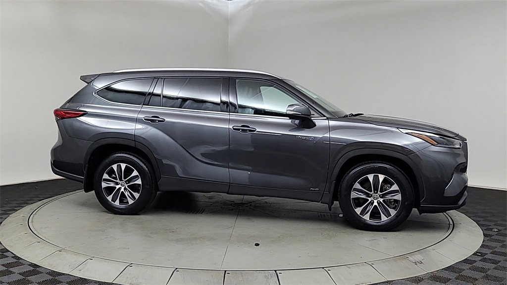 used 2021 Toyota Highlander Hybrid car, priced at $34,199